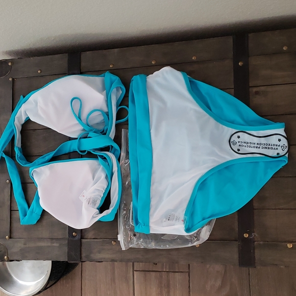 Bikini - Picture 3 of 3